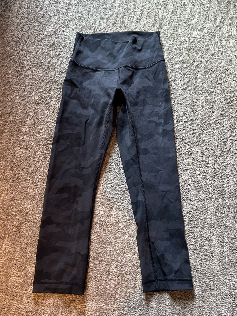 Lululemon wonder train leggings 25 inch inseam size 4 army print workout fall